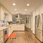 Family-Friendly Athens Escape About 2 Mi To Uga!