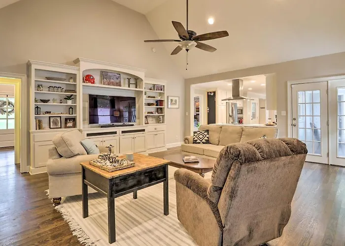 Family-Friendly Athens Escape About 2 Mi To Uga!